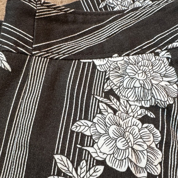LOFT Black and White Floral Striped Cropped Pants - Picture 6 of 6